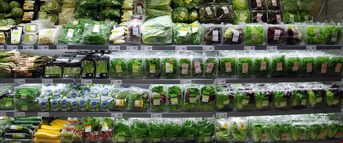 Norske grønnsaker ute i butikk